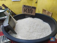 Harga Beras Masih Menggila, Pedagang Malah Nangis Sedih