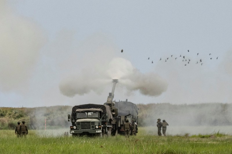 Militer Amerika Serikat mempersiapkan latihan tembakan langsung yang akan dipresentasikan kepada anggota media pada 25 April 2023 di Naval Education Training and Doctrine Command (NETDC) di San Antonio, Zambales, Filipina. Militer Amerika Serikat mempersiapkan latihan tembakan langsung yang akan dipresentasikan kepada anggota media pada 25 April 2023 di Naval Education Training and Doctrine Command (NETDC) di San Antonio, Zambales, Filipina. Latihan tembak langsung adalah bagian dari latihan tahunan AS-Filipina yang disebut Balikatan, yang berarti