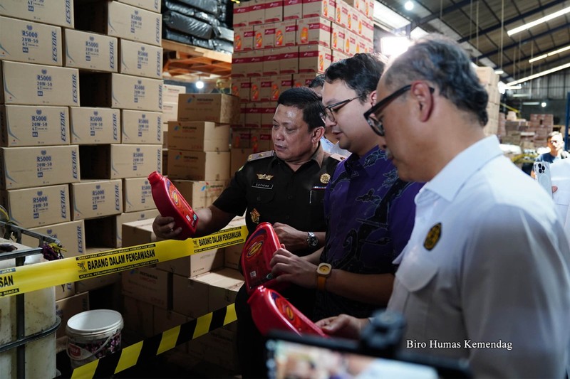 Penampakan terbaru gudang misterius di Tangerang, Banten yang digerebek Wamendag dan Novel Baswedan pertengahan April 2023. Penampakan terbaru gudang misterius di Tangerang, Banten yang digerebek Wamendag dan Novel Baswedan pertengahan April 2023. (Dok. Kemendag)