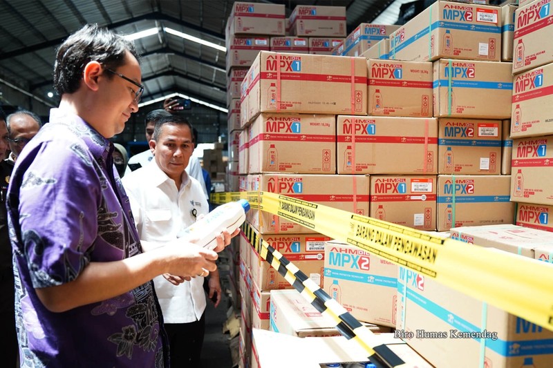 Penampakan terbaru gudang misterius di Tangerang, Banten yang digerebek Wamendag dan Novel Baswedan pertengahan April 2023. Penampakan terbaru gudang misterius di Tangerang, Banten yang digerebek Wamendag dan Novel Baswedan pertengahan April 2023. (Dok. Kemendag)