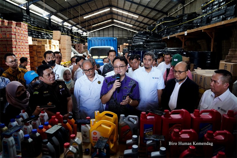 Penampakan terbaru gudang misterius di Tangerang, Banten yang digerebek Wamendag dan Novel Baswedan pertengahan April 2023. Penampakan terbaru gudang misterius di Tangerang, Banten yang digerebek Wamendag dan Novel Baswedan pertengahan April 2023. (Dok. Kemendag)