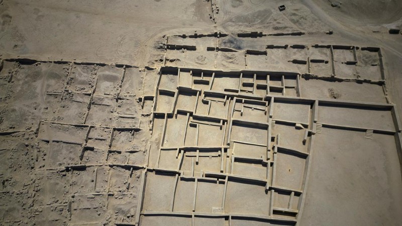 Archaeologists work at the archaeological complex of Cajamarquilla where pre-Inca mummies from 900 to 1200 years old were discovered,  in Lima, Peru April 24, 2023. REUTERS/Sebastian Castaneda