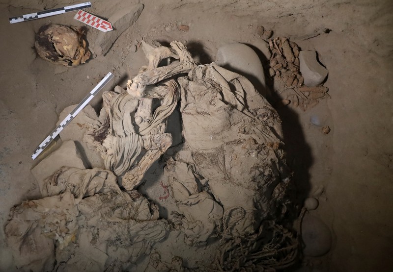 PERU-ARCHAEOLOGY/MUMMY Archaeologists work at the archaeological complex of Cajamarquilla where pre-Inca mummies from 900 to 1200 years old were discovered, in Lima, Peru April 24, 2023. REUTERS/Sebastian Castaneda