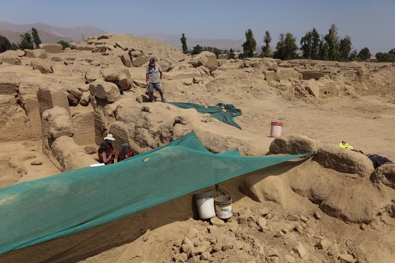 PERU-ARCHAEOLOGY/MUMMY Archaeologists work at the archaeological complex of Cajamarquilla where pre-Inca mummies from 900 to 1200 years old were discovered, in Lima, Peru April 24, 2023. REUTERS/Sebastian Castaneda