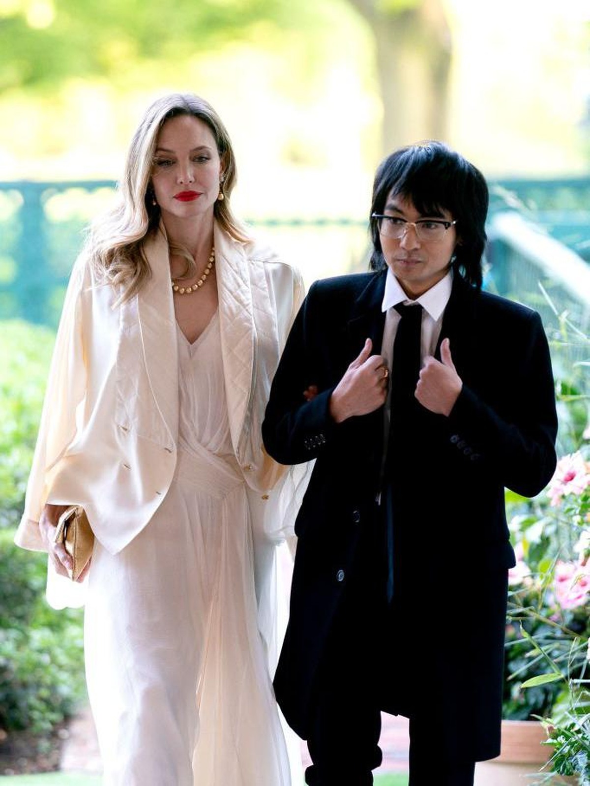 Putra Angelina Jolie Hapus Kata Pitt dari Nama Belakangnya