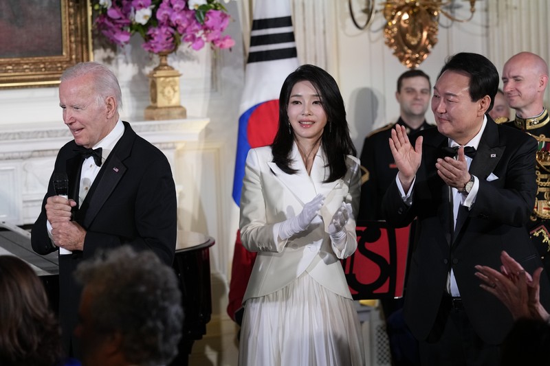 Biden US South Korea South Korea's President Yoon Suk Yeol and his wife Kim Keon Hee and President Joe Biden and first lady Jill Biden arrive for a photo in front of the Grand Staircase during a State Dinner at the White House in Washington, Wednesday, April 26, 2023. (AP Photo/Susan Walsh)