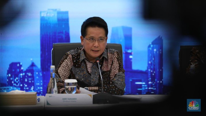 Hery Gunardi, Dirut BSI Syariah dalam acara press conference paparan kinerja triwulan I 2023 PT Bank Syariah Indonesia TBK, di Menara Bank Syariah Indonesia, Jakarta, Kamis (27/4/2023). (CNBC Indonesia/Tri Susilo)