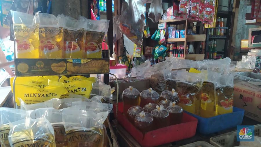 Pantauan Harga Sembako H+5 Lebaran di Pasar Tebet Timur, Jakarta Selatan. (CNBC Indonesia/Martyasari Rizky)