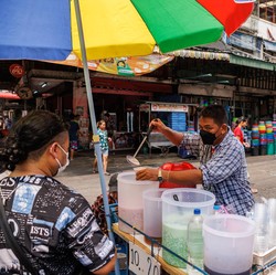 Cuaca Panas Mendidih bak 'Neraka', Warga Thailand Berburu Es