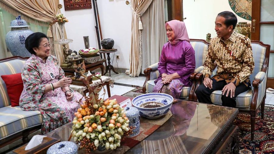 Pertemuan Megawati Soekarnoputri, Joko Widodo, dan Iriana Joko Widodo. (PDI Perjuangan)