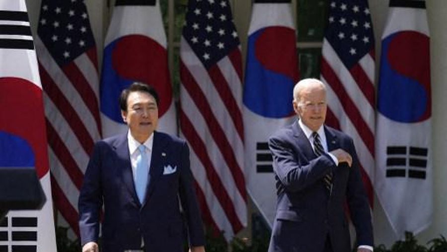 WASHINGTON, DC - APRIL 26: U.S. President Joe Biden (R) and South Korean President Yoon Suk-yeol arrive for a joint press conference in the Rose Garden at the White House, April 26, 2023 in Washington, DC. President Biden is hosting President Yoon on his first visit to the United States as the two nations have reached a nuclear weapons agreement. Drew Angerer/Getty Images/AFP (Photo by Drew Angerer / GETTY IMAGES NORTH AMERICA / Getty Images via AFP)