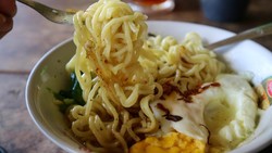 Tetap Strong Meski Cuma Sahur Mi Instan? Bisa Saja, Begini Caranya