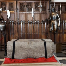 Batu Suci Dibawa ke London untuk Penobatan Raja Charles III