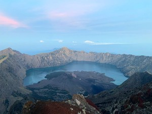Keren! Gunung Rinjani Targetkan Pendakian Nol Sampah Mulai 2025
