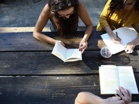 Pantang! Jangan Cerita 5 Masalah Ini ke Orang Lain, No.4 Mengejutkan