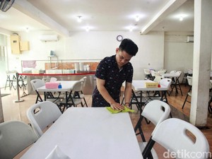 Meja di Dapur Sering Basah, Lebih Baik Dikeringkan Pakai Lap atau Tisu?