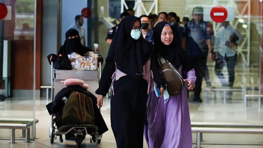 Jalan Raya padang bukit tinggi macet parah. (CNBC Indonesia/Budi Kurniawan)