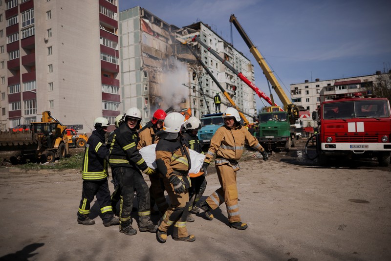Serangan rudal Rusia kembali menargetkan beberapa kota di Ukraina, termasuk ibu kota Kiev. (National Police of Ukraine via AP) Serangan rudal Rusia kembali menargetkan beberapa kota di Ukraina, termasuk ibu kota Kiev. (National Police of Ukraine via AP)