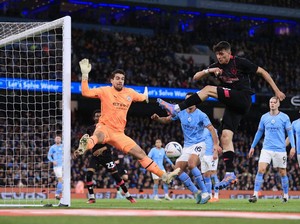 Carragher: Stefan Ortega Kunci Man City Juara Liga Inggris