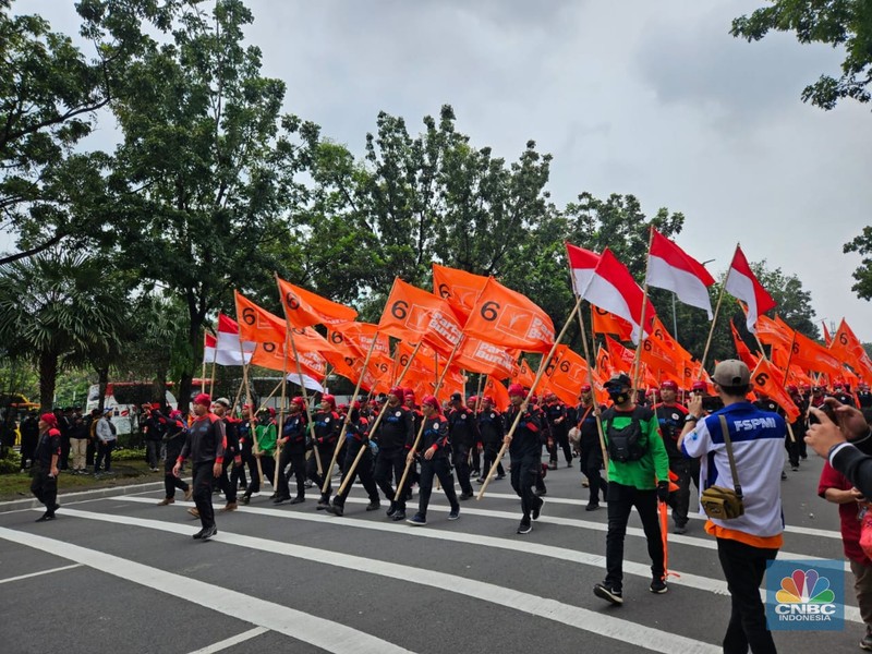 Demo buruh akan berlangsung di Jakarta, Senin (1/5/2023), guna memperingati hari buruh atau Mei Day. (CNBC Indonesia/Emir Yanwardhana) Demo buruh akan berlangsung di Jakarta, Senin (1/5/2023), guna memperingati hari buruh atau Mei Day. (CNBC Indonesia/Emir Yanwardhana)