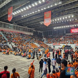 Penampakan Buruh Mulai Ramai-ramai 'Kuasai' Istora Senayan