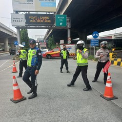 Pengumuman! Ada Demo Buruh, Jalan Tol Ini Ditutup Sementara