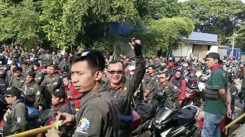 Aksi Hari Buruh di Banda Aceh. (AFP via Getty Images/CHAIDEER MAHYUDDIN)