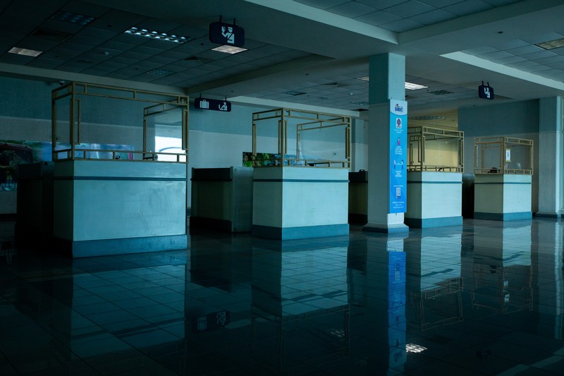 Pemadaman listrik yang tidak dapat dijelaskan di Terminal 3 bandara Manila pada Senin (1/5/2023) menyebabkan sekitar 40 penerbangan domestik Cebu Pacific dibatalkan. (Bloomberg via Getty Images) Pemadaman listrik yang tidak dapat dijelaskan di Terminal 3 bandara Manila pada Senin (1/5/2023) menyebabkan sekitar 40 penerbangan domestik Cebu Pacific dibatalkan. (Bloomberg via Getty Images)