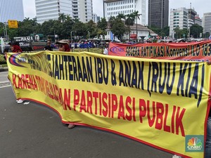 Video: Ribuan Buruh Tumpah Ruah di Istora Senayan
