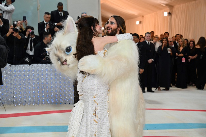 Aktor AS Jared Leto tiba untuk Met Gala 2023 di Metropolitan Museum of Art pada 1 Mei 2023, di New York. Aktor AS Jared Leto tiba untuk Met Gala 2023 di Metropolitan Museum of Art pada 1 Mei 2023, di New York. - Gala mengumpulkan uang untuk Institut Kostum Museum Seni Metropolitan. Tema Gala 2023 adalah