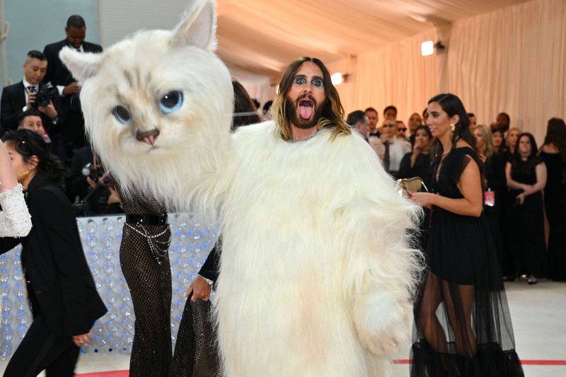 Aktor AS Jared Leto tiba untuk Met Gala 2023 di Metropolitan Museum of Art pada 1 Mei 2023, di New York. Aktor AS Jared Leto tiba untuk Met Gala 2023 di Metropolitan Museum of Art pada 1 Mei 2023, di New York. - Gala mengumpulkan uang untuk Institut Kostum Museum Seni Metropolitan. Tema Gala 2023 adalah