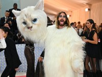 Viral Aktor Jared Leto Pakai Kostum Kucing, Ini Maknanya