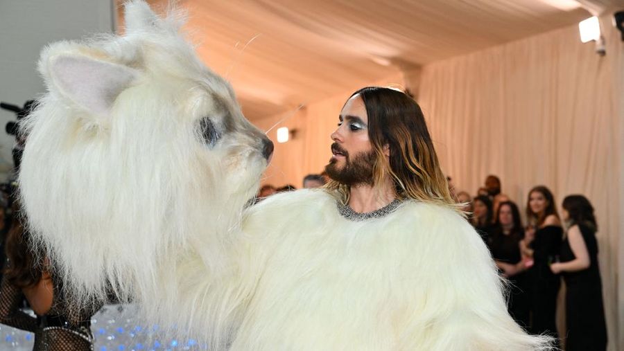 Aktor AS Jared Leto tiba untuk Met Gala 2023 di Metropolitan Museum of Art pada 1 Mei 2023, di New York. - Gala mengumpulkan uang untuk Institut Kostum Museum Seni Metropolitan. Tema Gala 2023 adalah 