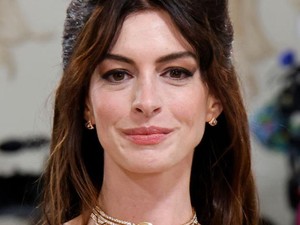 Anne Hathaway Mogok Pemotretan di Majalah Vanity Fair