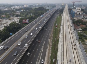 Exit Tol Cibitung Diberlakukan Buka Tutup Imbas Demo Buruh di Cikarang