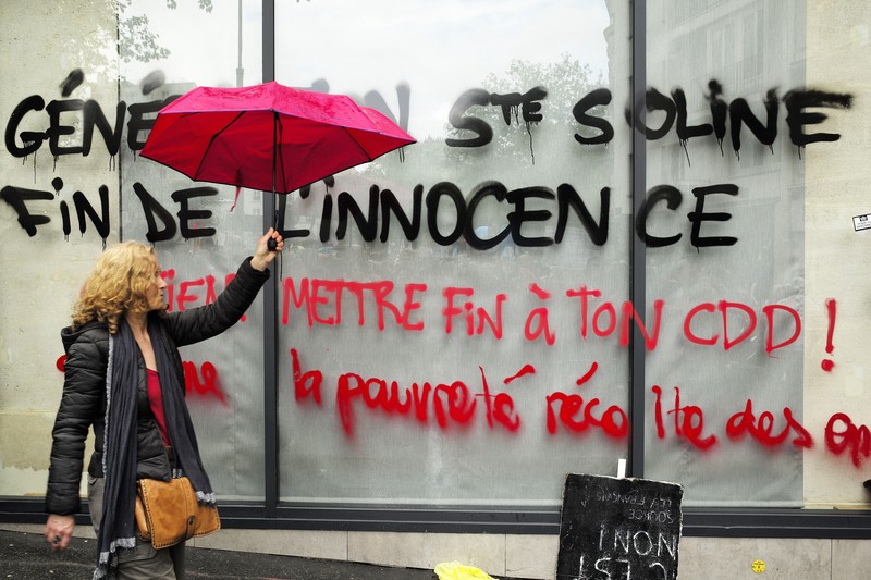 Demo memanas di Prancis. (Getty Images/Ameer Alhalbi)