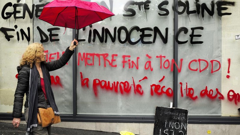 Demo memanas di Prancis. (Getty Images/Ameer Alhalbi)
