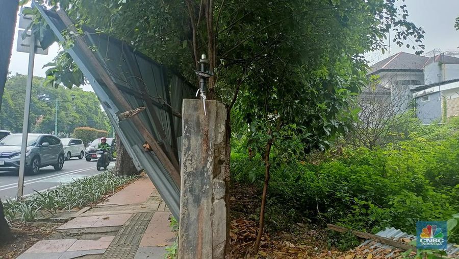 Di Tengah Megahnya Deretan Gedung PDIP-Perindo di Menteng, Ada Juga Tanah Kosong 'Angker' Tak Berpenghuni. (²©²ÊÍøÕ¾/Ferry Sandi)