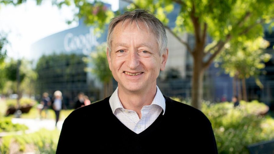 Ilmuwan komputer Geoffrey Hinton, yang mempelajari jaringan saraf yang digunakan dalam aplikasi kecerdasan buatan, berpose di kantor pusat Google Mountain View, California, Rabu, 25 Maret 2015. (File Foto - AP Photo/Noah Berger)