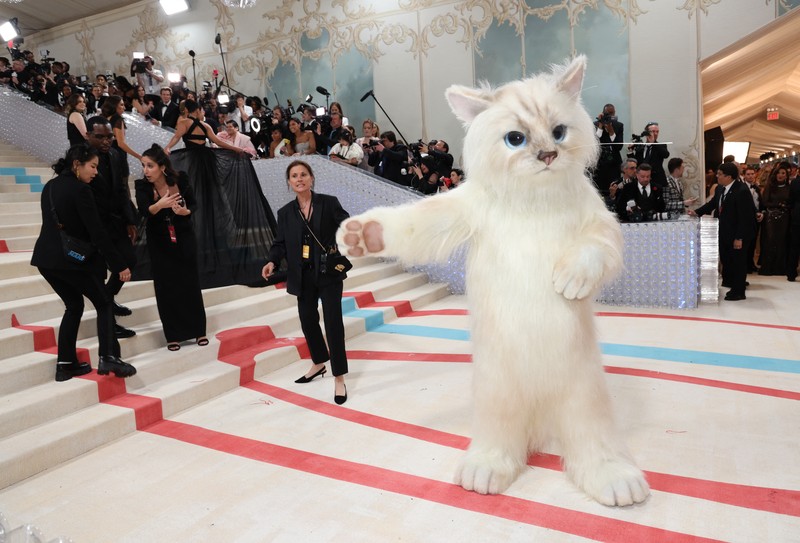 Wes Gordon dan Adut Akech berpose di Met Gala, gala penggalangan dana tahunan yang diadakan untuk kepentingan Metropolitan Museum of Art's Costume Institute dengan tema tahun ini Wes Gordon dan Adut Akech berpose di Met Gala, gala penggalangan dana tahunan yang diadakan untuk kepentingan Metropolitan Museum of Art's Costume Institute dengan tema tahun ini