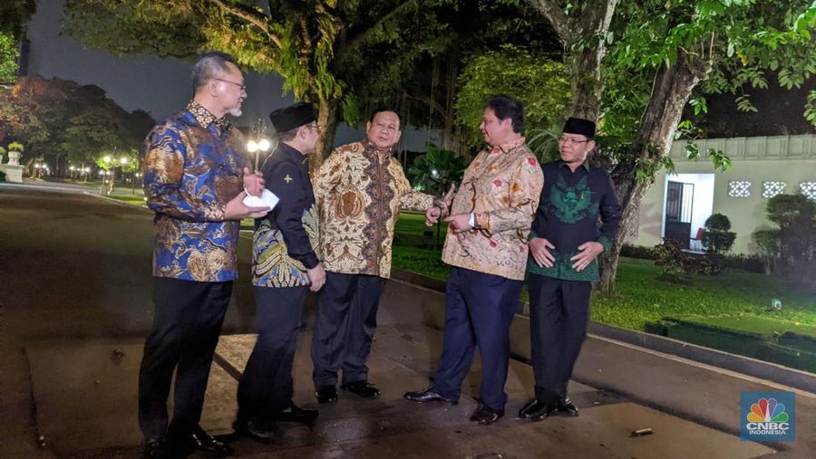 Ketua Umum PAN Zulkifli Hasan, Ketua Umum Partai Golkar Airlangga Hartarto, Ketua Umum Partai Gerindra Prabowo Subianto, Ketua Umum PKB Abdul Muhaimin Iskandar, dan Plt Ketua Umum DPP PPP Muhamad Mardiono (CNBC Indonesia/Emir Yanwardhana)