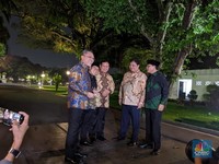 Ke Prabowo Cs, Jokowi Curhat Soal 'Momok' Kelas Menengah RI