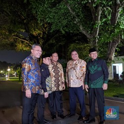 Ceramah Ekonomi 2,5 Jam Jokowi ke Mega-Prabowo & Bos Parpol