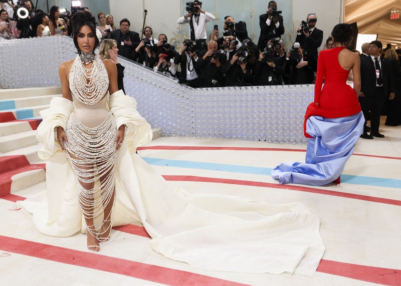 Wes Gordon dan Adut Akech berpose di Met Gala, gala penggalangan dana tahunan yang diadakan untuk kepentingan Metropolitan Museum of Art's Costume Institute dengan tema tahun ini Wes Gordon dan Adut Akech berpose di Met Gala, gala penggalangan dana tahunan yang diadakan untuk kepentingan Metropolitan Museum of Art's Costume Institute dengan tema tahun ini