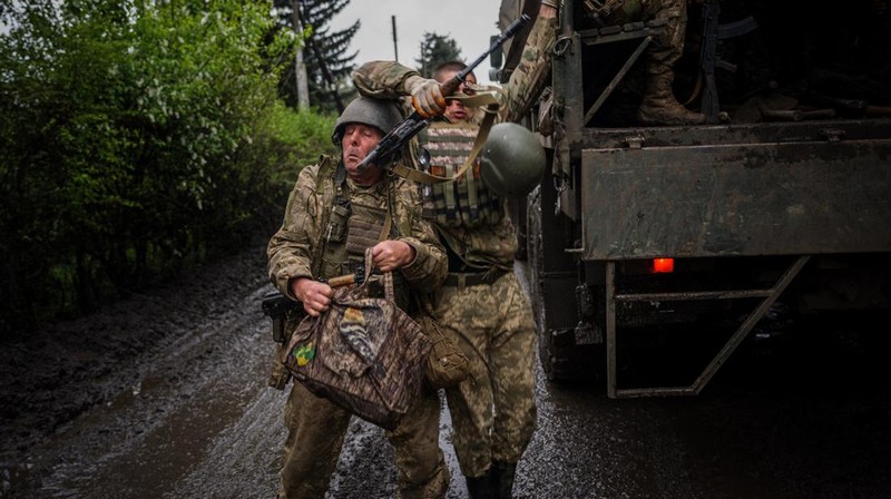 lebih dari 20.000 tentara Rusia tewas dan 80.000 lainnya terluka dalam lima bulan pertempuran di Ukraina timur, khususnya di Bakhmut. (AFP via Getty Images/DIMITAR DILKOFF))