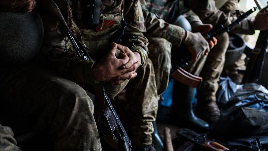 lebih dari 20.000 tentara Rusia tewas dan 80.000 lainnya terluka dalam lima bulan pertempuran di Ukraina timur, khususnya di Bakhmut. (AFP via Getty Images/DIMITAR DILKOFF))