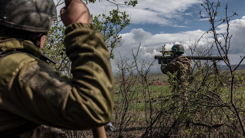 lebih dari 20.000 tentara Rusia tewas dan 80.000 lainnya terluka dalam lima bulan pertempuran di Ukraina timur, khususnya di Bakhmut. (AFP via Getty Images/DIMITAR DILKOFF))
