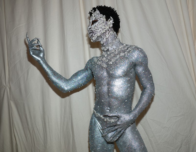 Wes Gordon dan Adut Akech berpose di Met Gala, gala penggalangan dana tahunan yang diadakan untuk kepentingan Metropolitan Museum of Art's Costume Institute dengan tema tahun ini Wes Gordon dan Adut Akech berpose di Met Gala, gala penggalangan dana tahunan yang diadakan untuk kepentingan Metropolitan Museum of Art's Costume Institute dengan tema tahun ini
