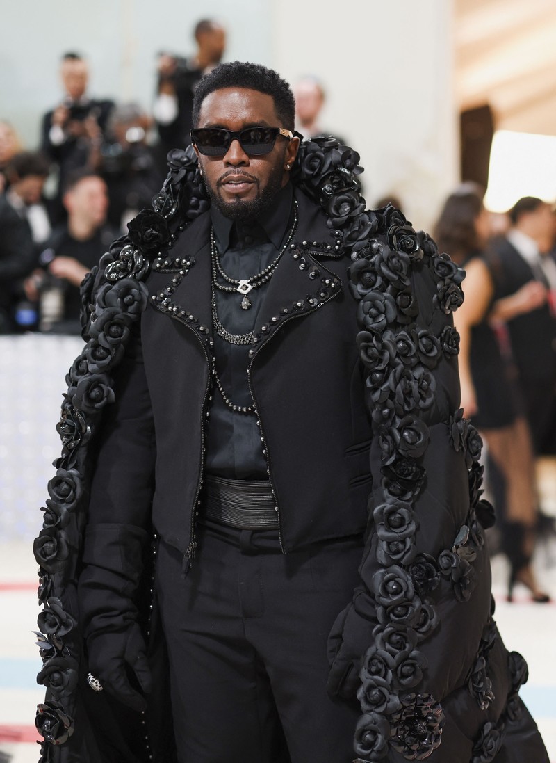 Wes Gordon dan Adut Akech berpose di Met Gala, gala penggalangan dana tahunan yang diadakan untuk kepentingan Metropolitan Museum of Art's Costume Institute dengan tema tahun ini Wes Gordon dan Adut Akech berpose di Met Gala, gala penggalangan dana tahunan yang diadakan untuk kepentingan Metropolitan Museum of Art's Costume Institute dengan tema tahun ini