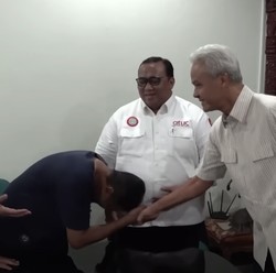 Bos Buruh Blak-blakan Soal Cium Tangan Ganjar, Alasannya Ini